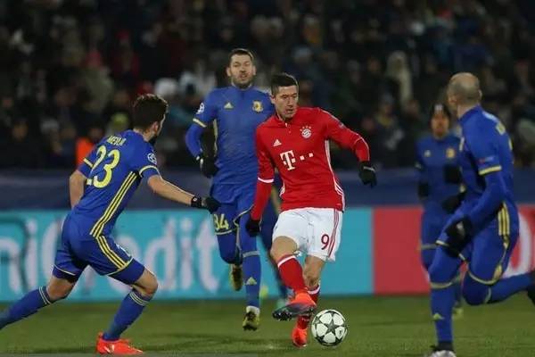 归功于他们 归功于他们