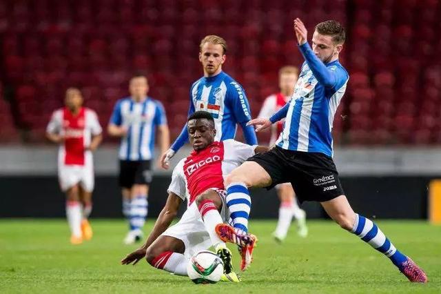 球攻破对手 球攻破对手